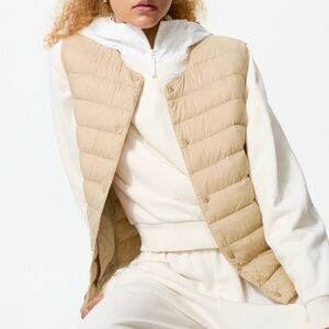 Uniqlo Women’s Pufftech Compact Puffer Vest in Beige - L
